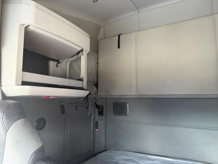 2021 Kenworth T680 — photo 29