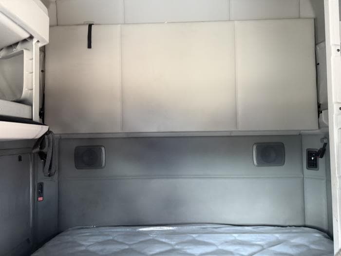 2021 Kenworth T680 — photo 30