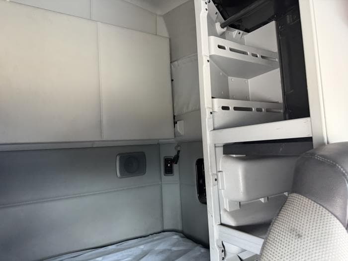 2021 Kenworth T680 — photo 31
