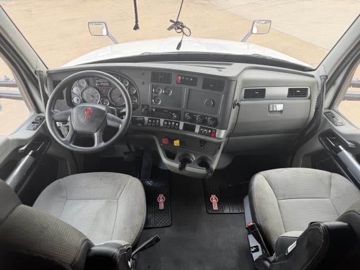2021 Kenworth T680 — photo 33