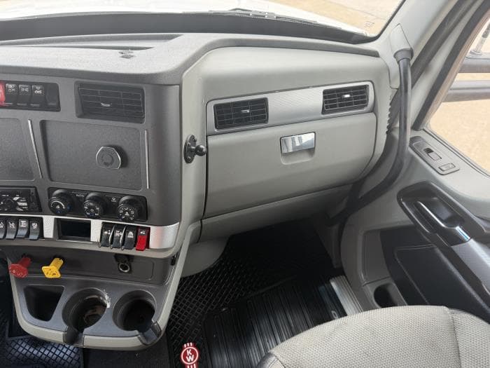 2021 Kenworth T680 — photo 34