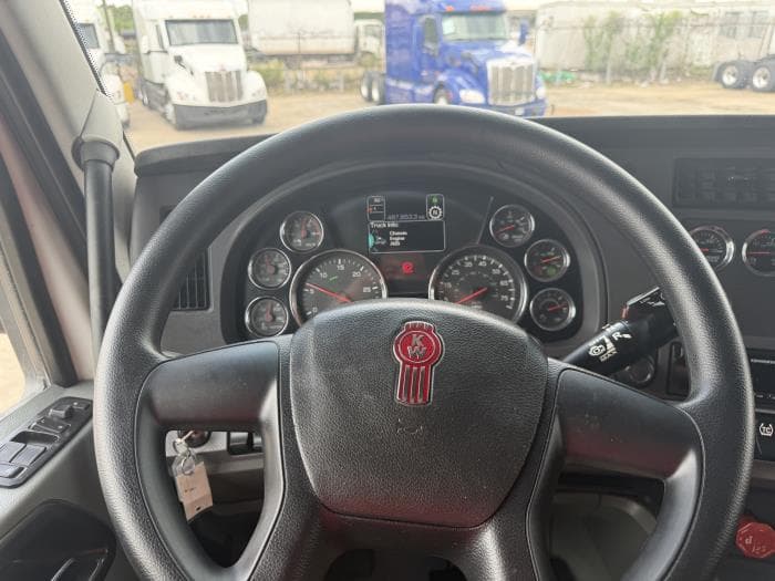 2021 Kenworth T680 — photo 36