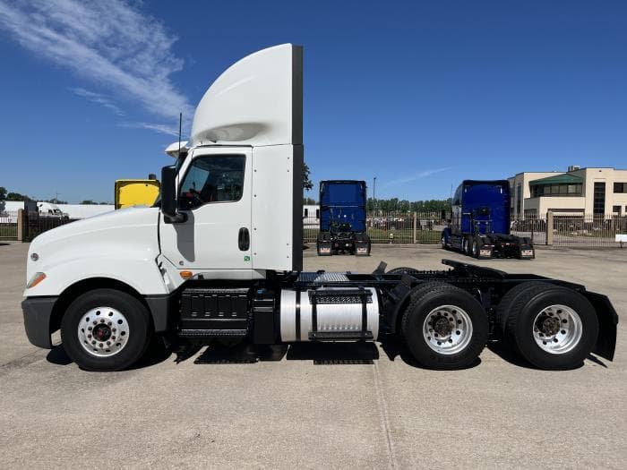 2022 International LT — photo 2