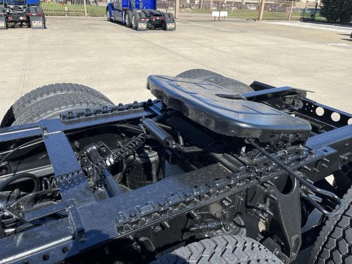 2022 International LT — photo 5