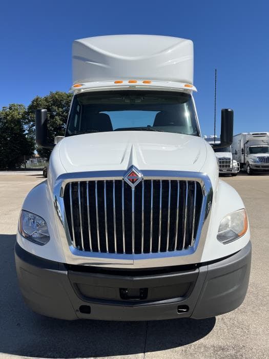 2022 International LT — photo 7