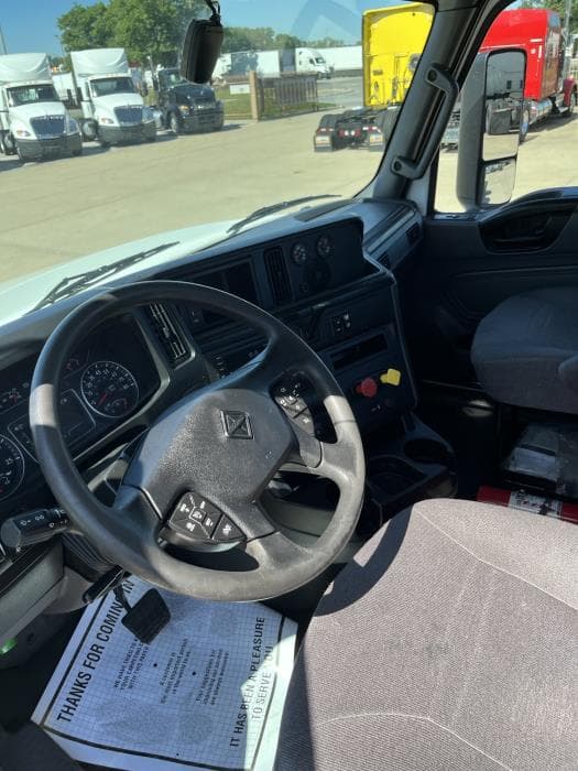 2022 International LT — photo 13