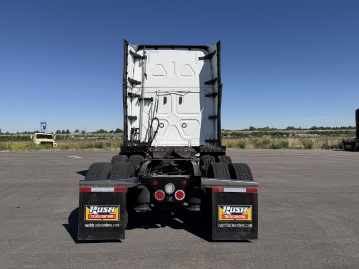 2023 Freightliner Cascadia — photo 5