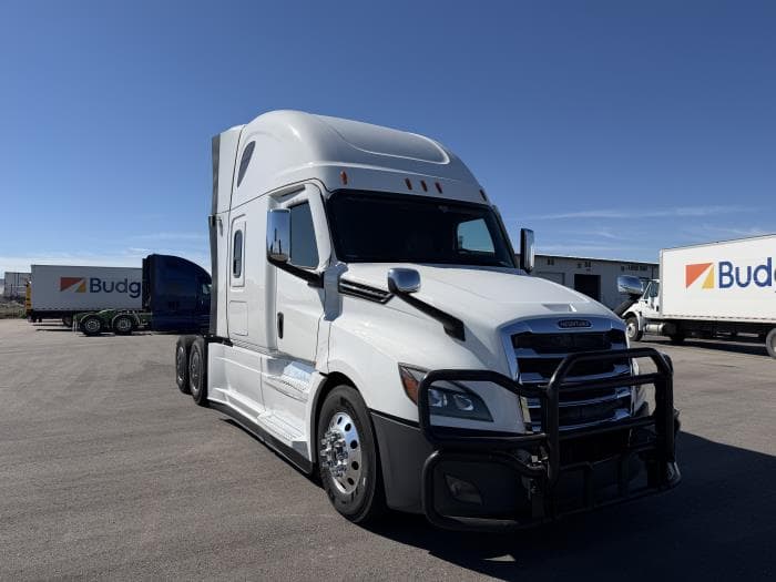 2023 Freightliner Cascadia — photo 8