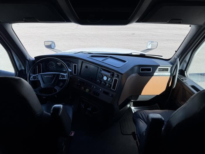 2023 Freightliner Cascadia — photo 16