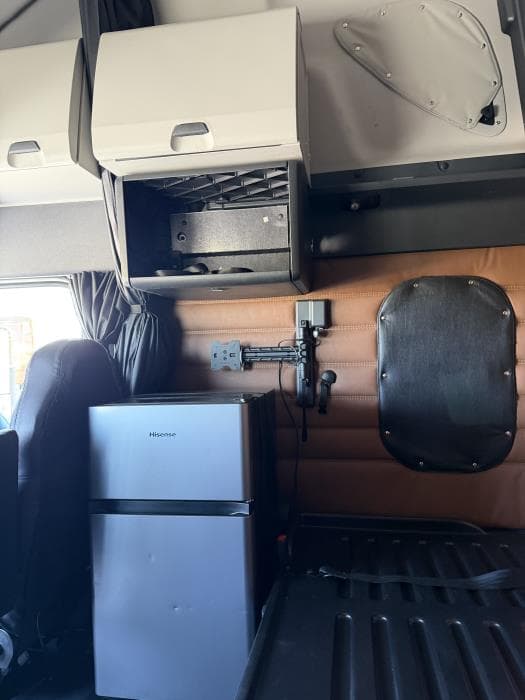 2023 Freightliner Cascadia — photo 18