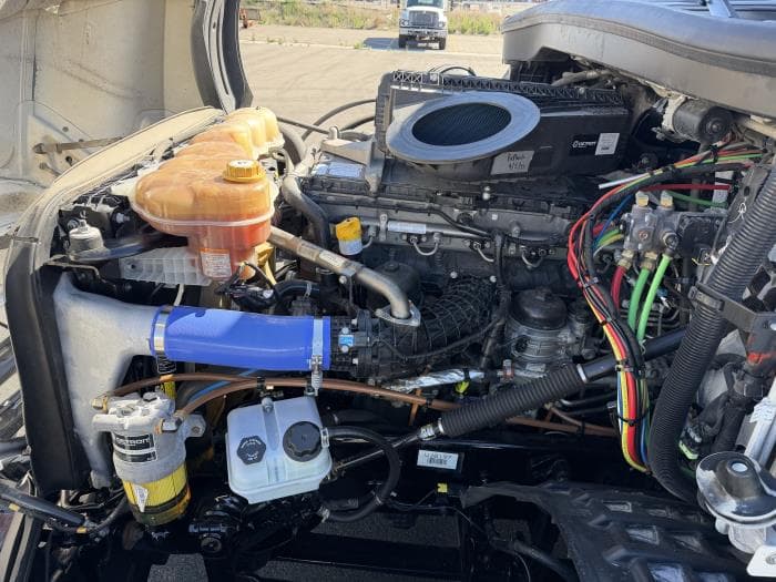 2023 Freightliner Cascadia — photo 21