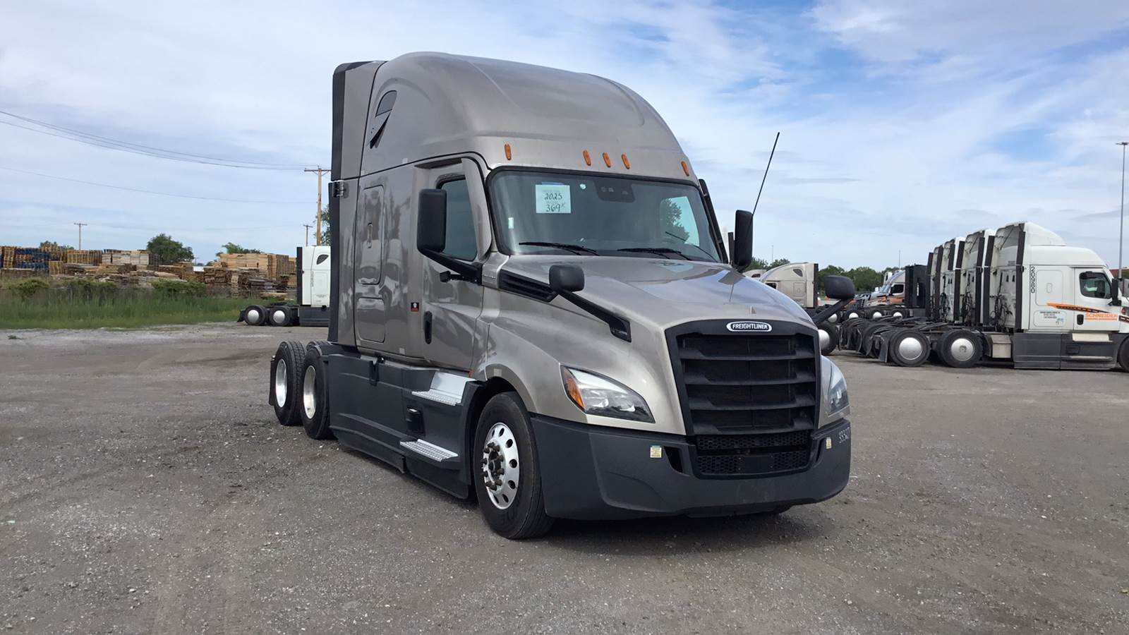 2025 Freightliner Cascadia