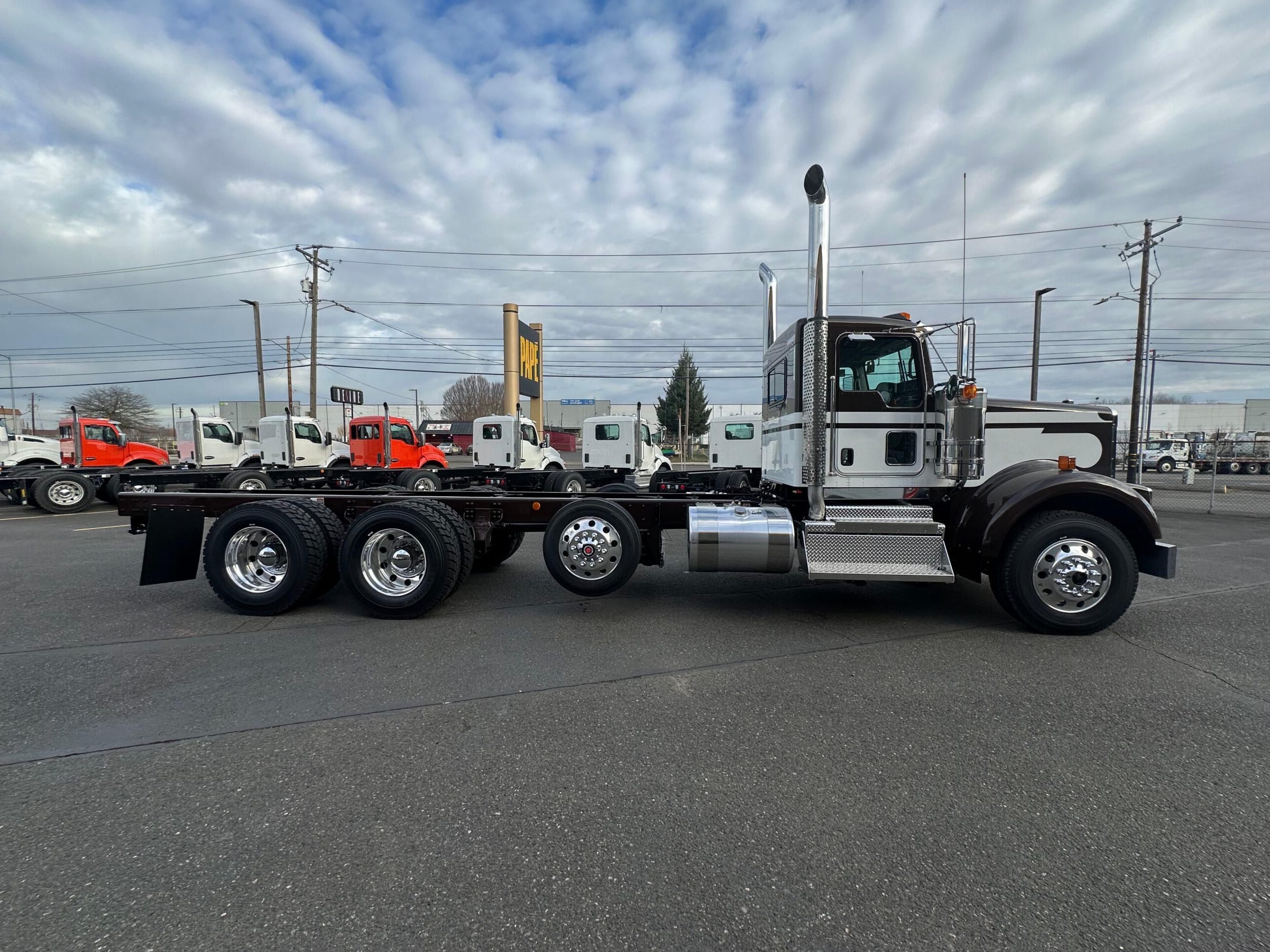 2026 Kenworth W900