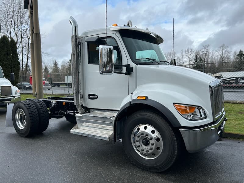 2025 Kenworth T880