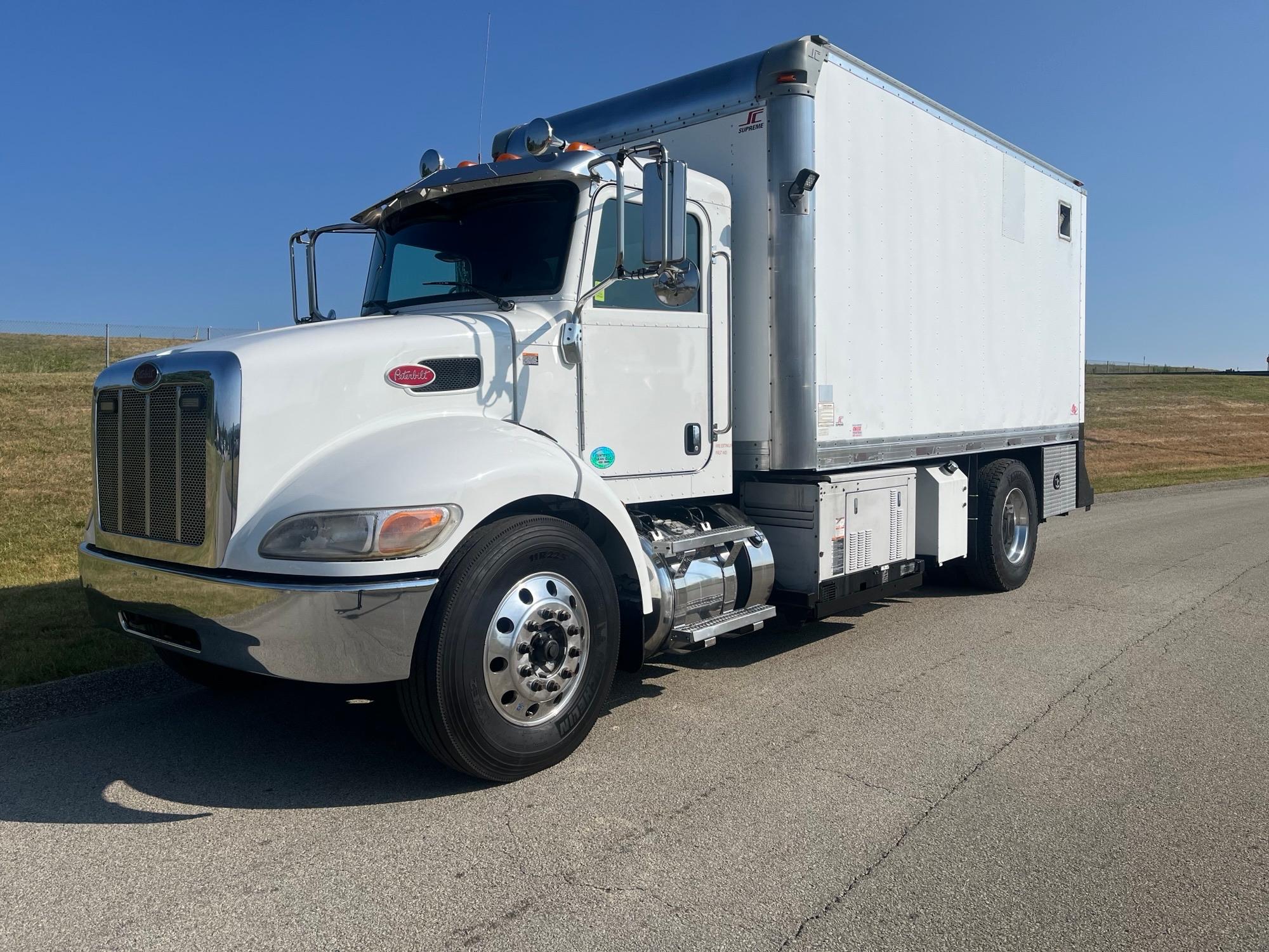 2017 Peterbilt 337