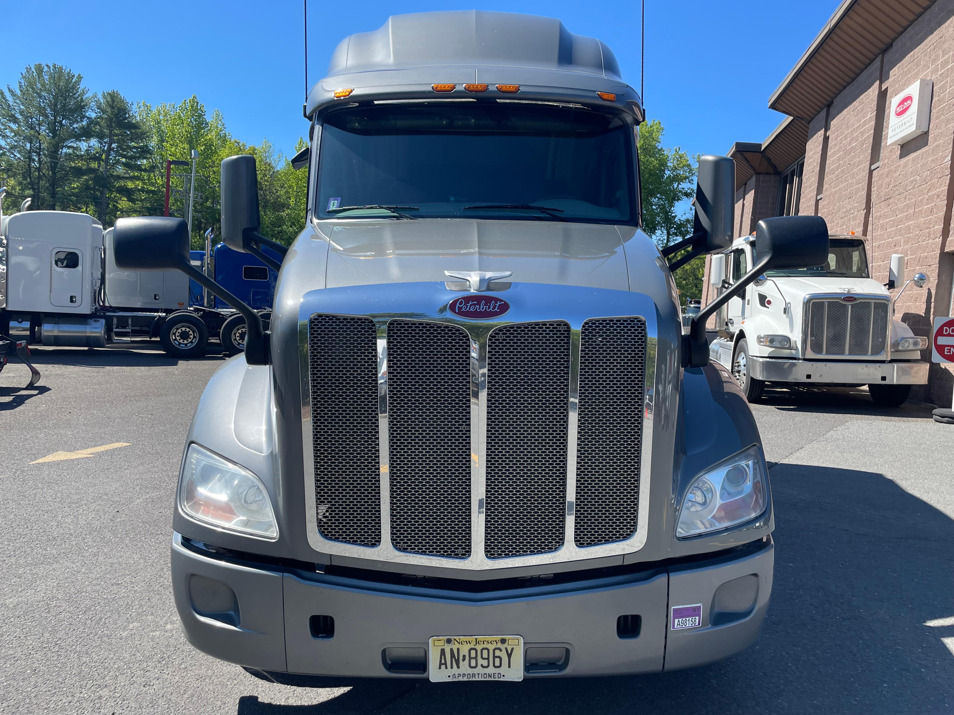 2020 Peterbilt 579 in CLARKSBURG, WV — photo 2