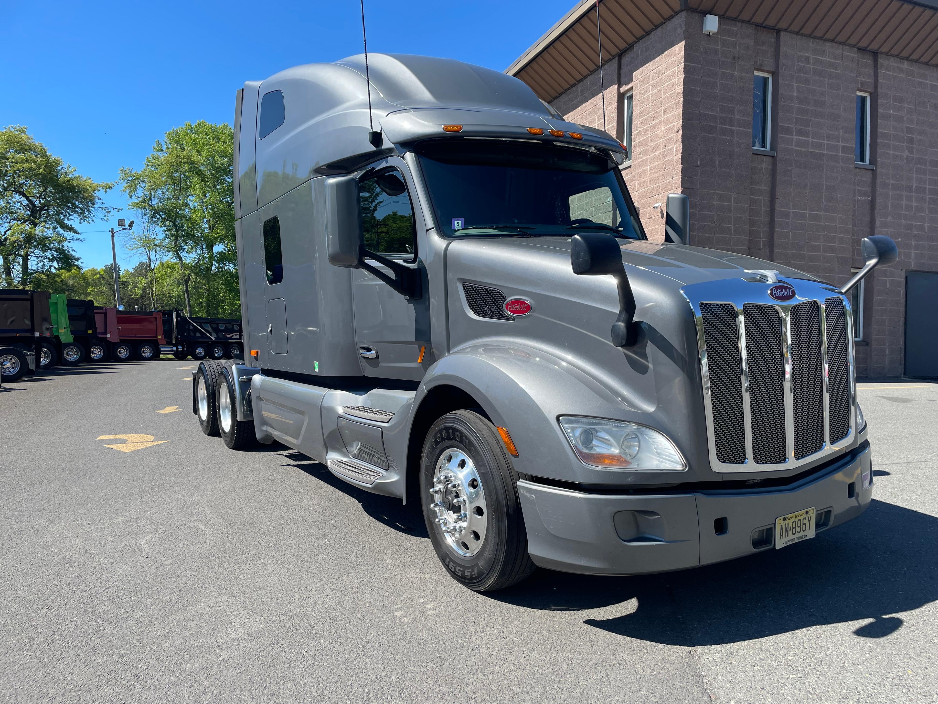 2020 Peterbilt 579 in CLARKSBURG, WV — photo 3