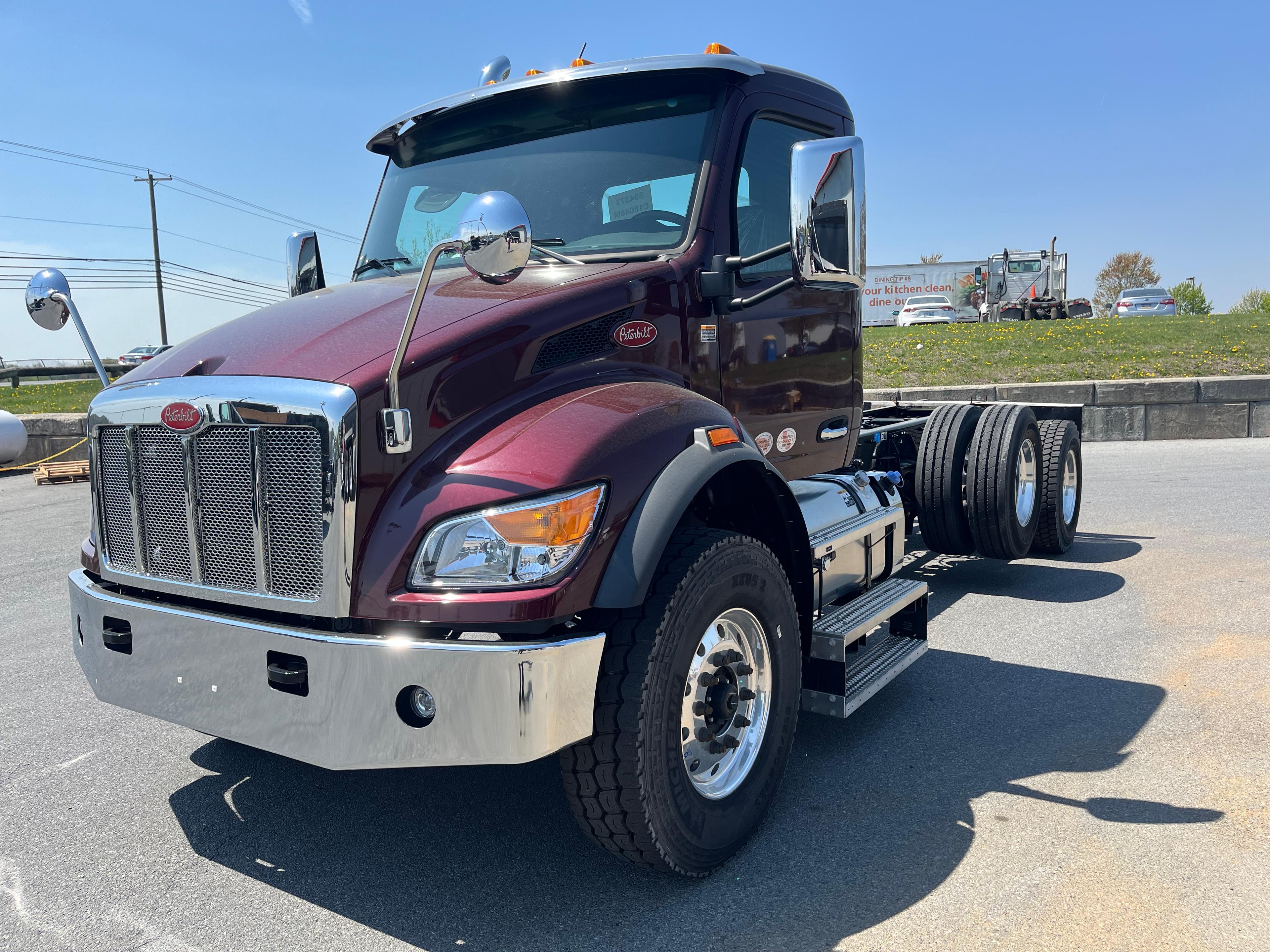 2025 Peterbilt 548