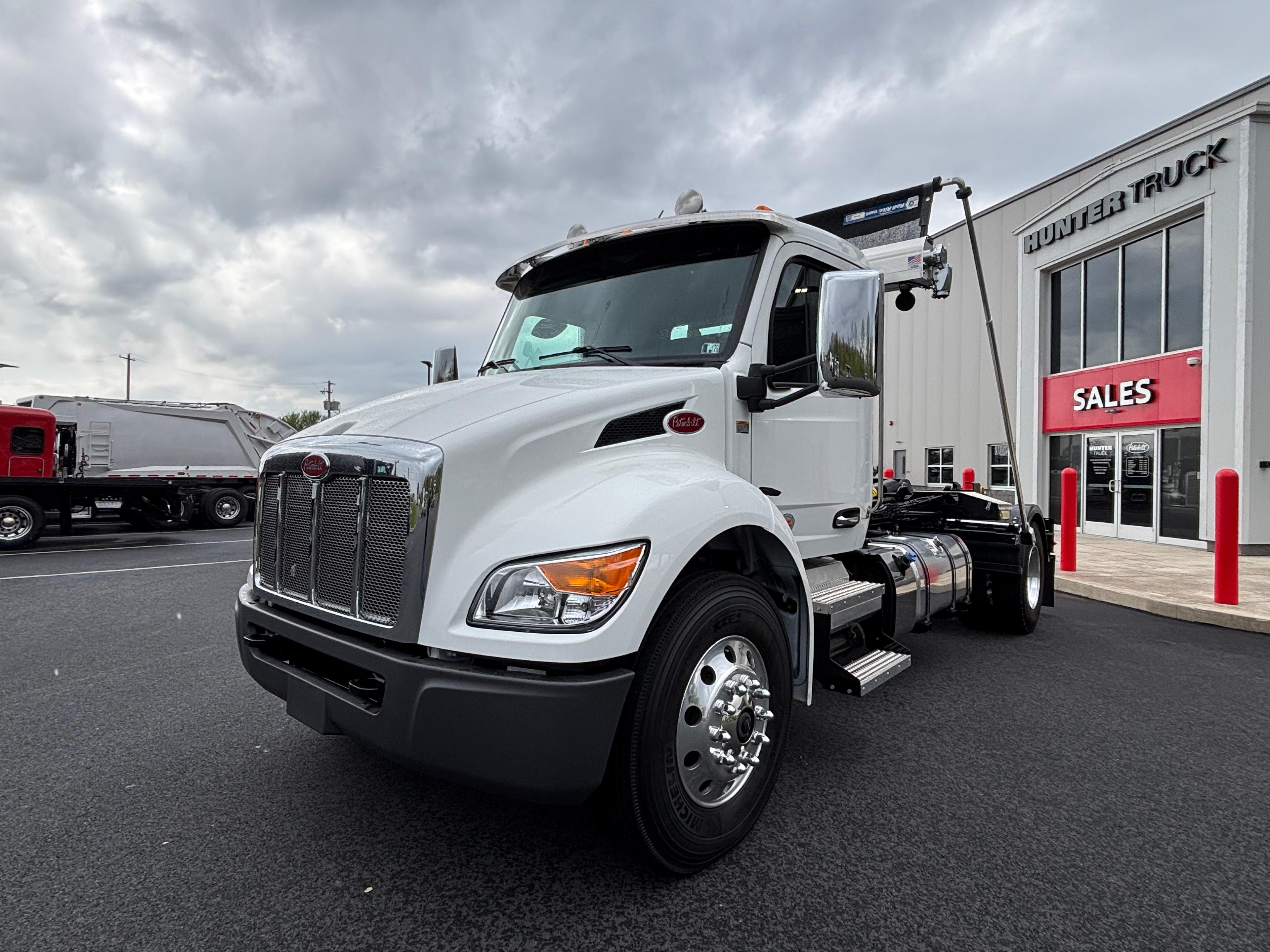 2025 Peterbilt 537