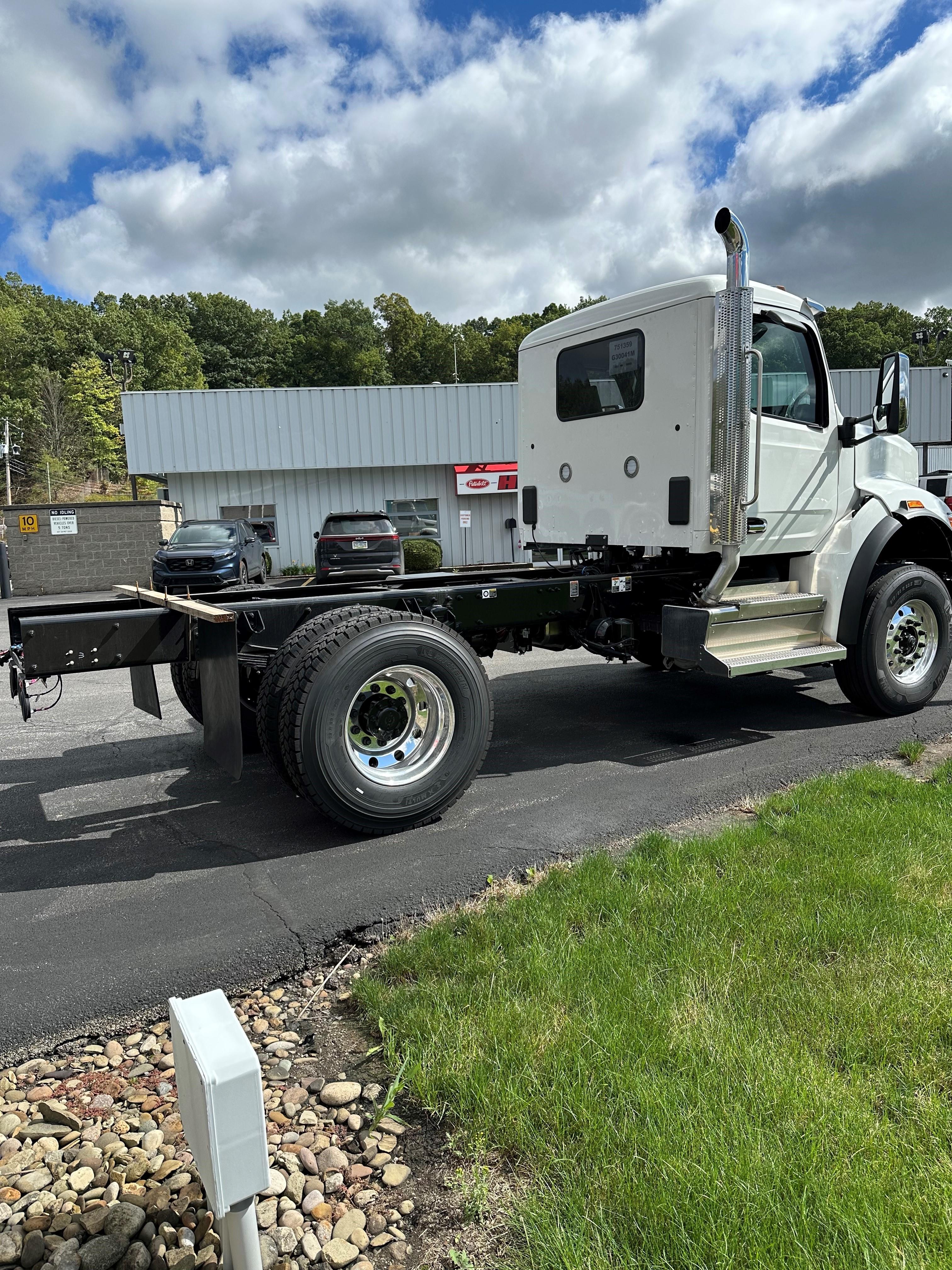 2025 Peterbilt 548 in BUTLER, PA — photo 10