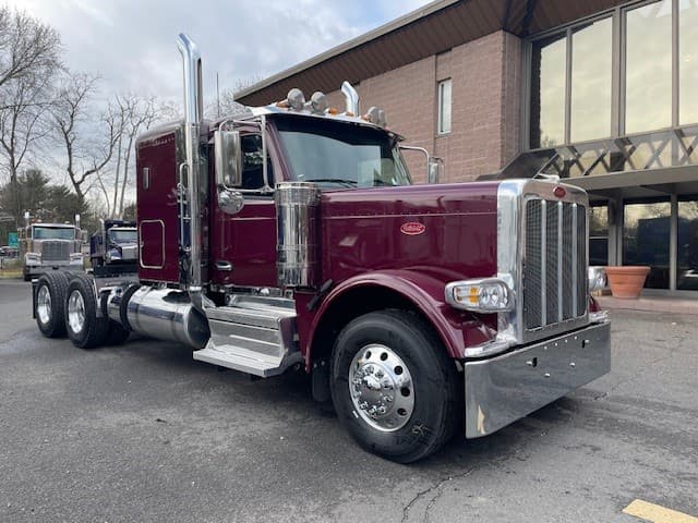 2025 Peterbilt 589 in CLARKSBURG, WV — photo 3