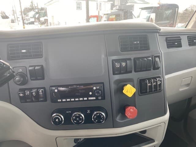 2021 Peterbilt 579 in EAU CLAIRE, PA — photo 11