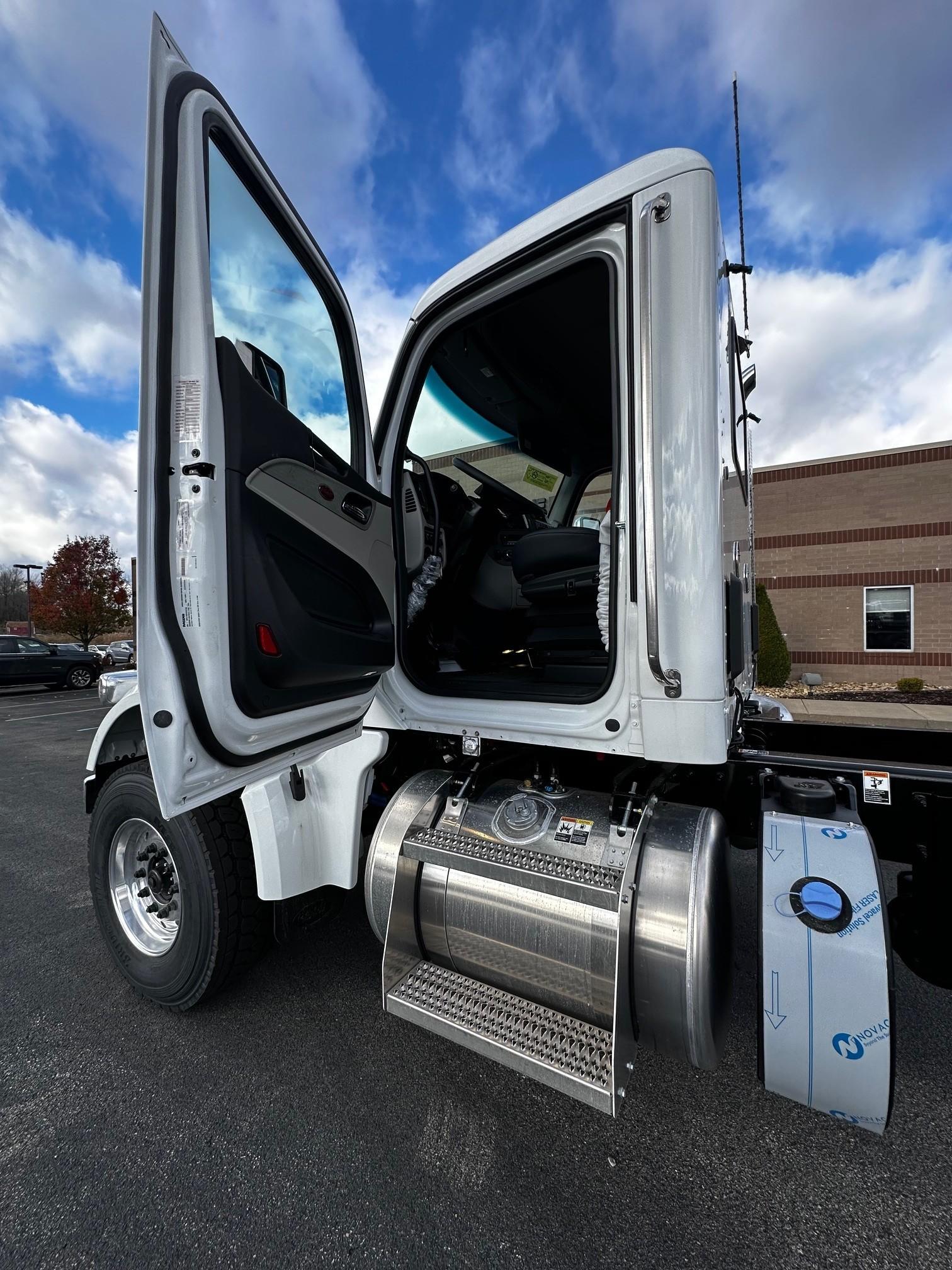 2026 Peterbilt 567 in BUTLER, PA — photo 5