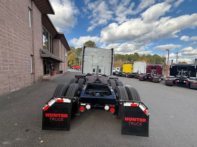 2021 Peterbilt 567 in CLARKSBURG, WV — photo 6