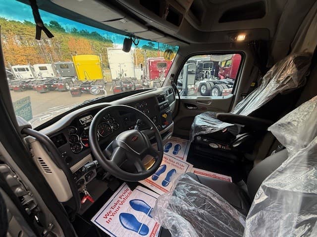 2021 Peterbilt 567 in CLARKSBURG, WV — photo 9