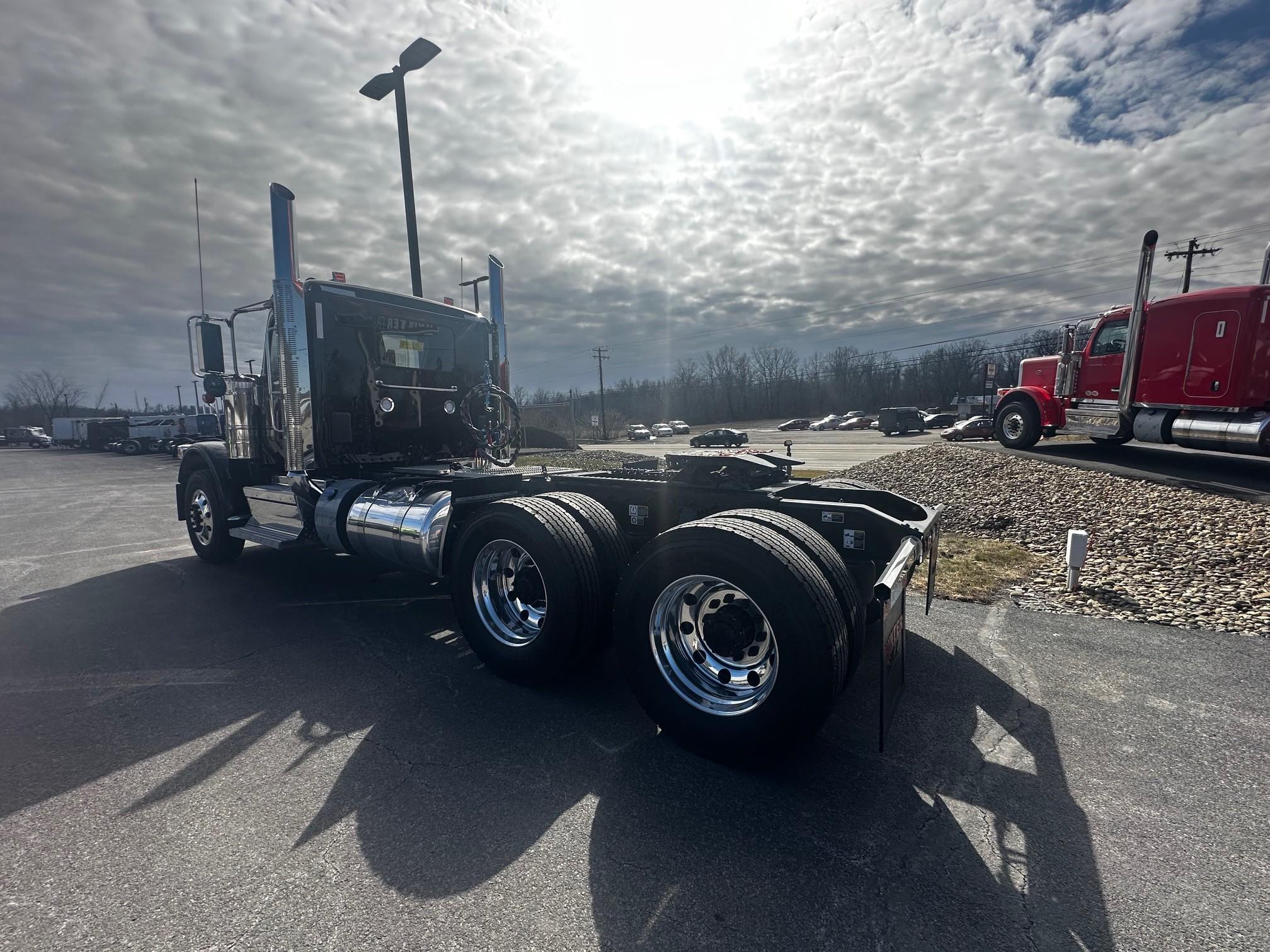 2027 Peterbilt 589 in BUTLER, PA — photo 10