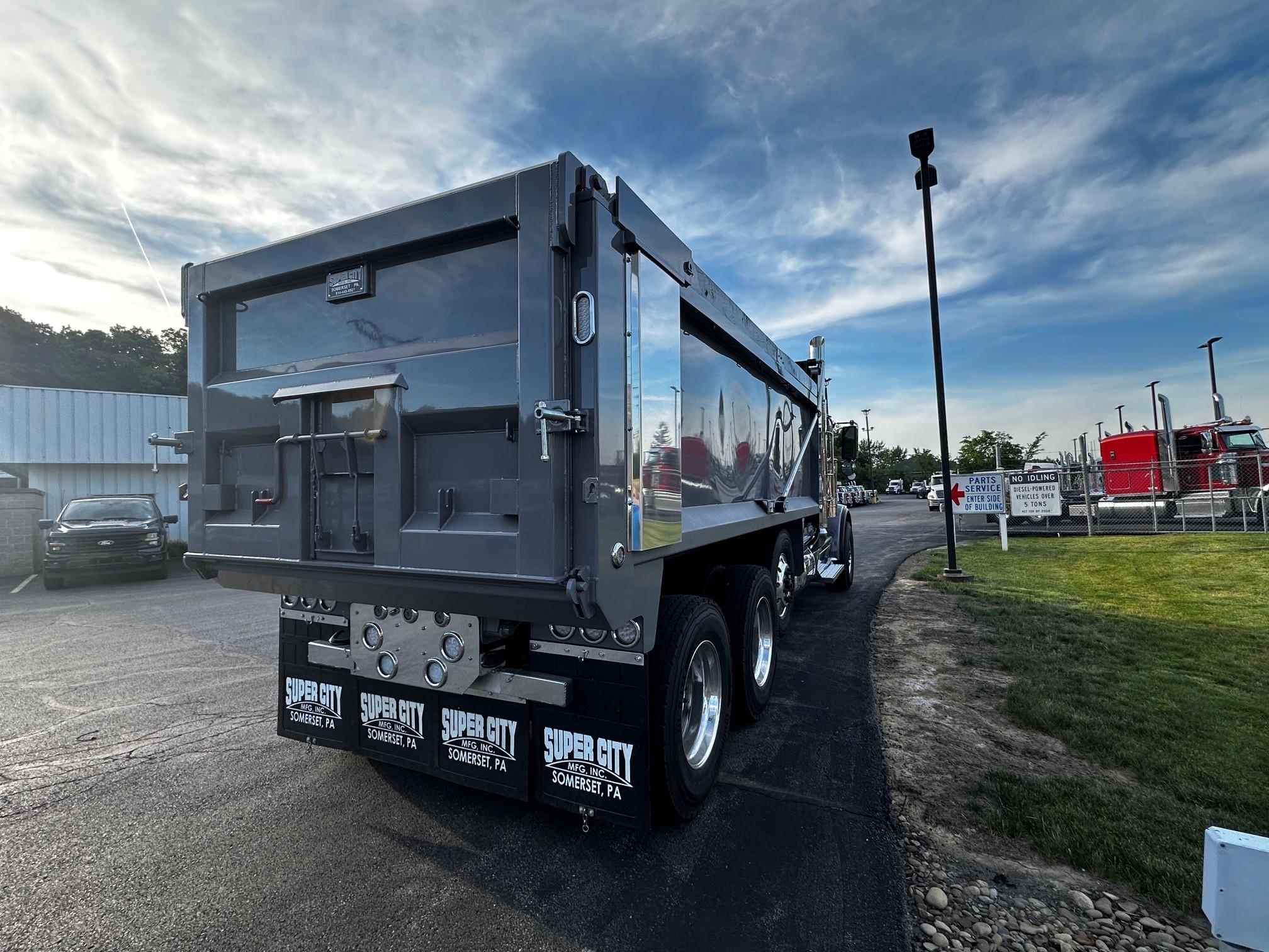 2027 Peterbilt 589 in BUTLER, PA — photo 10
