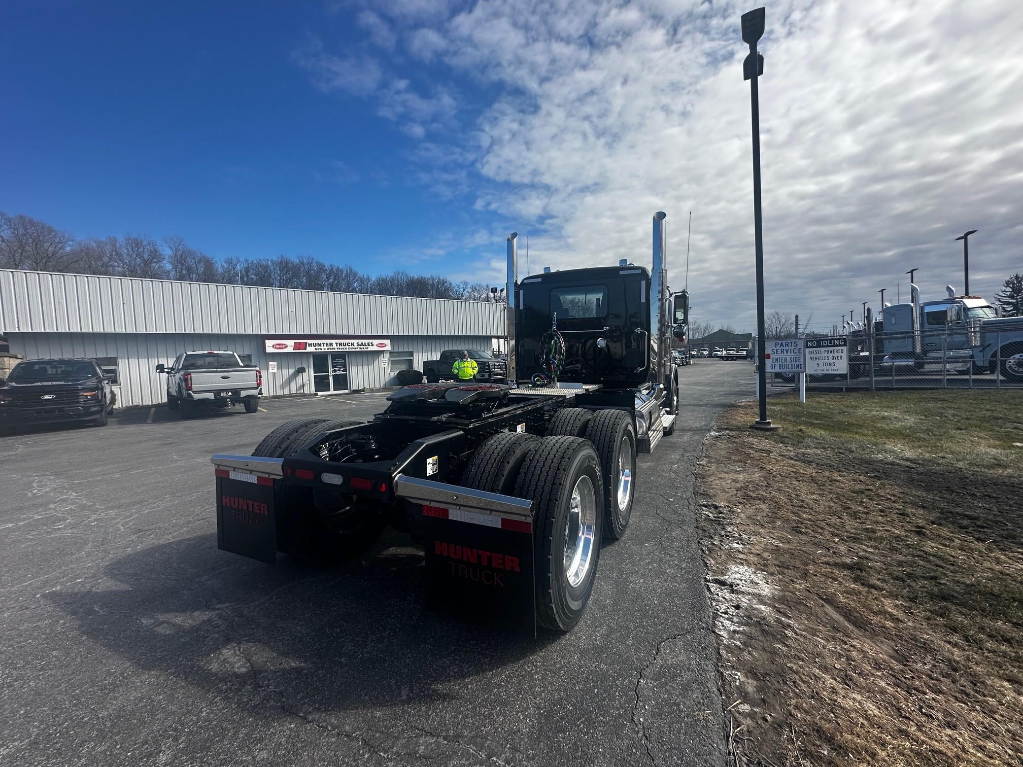 2027 Peterbilt 589 in BUTLER, PA — photo 10