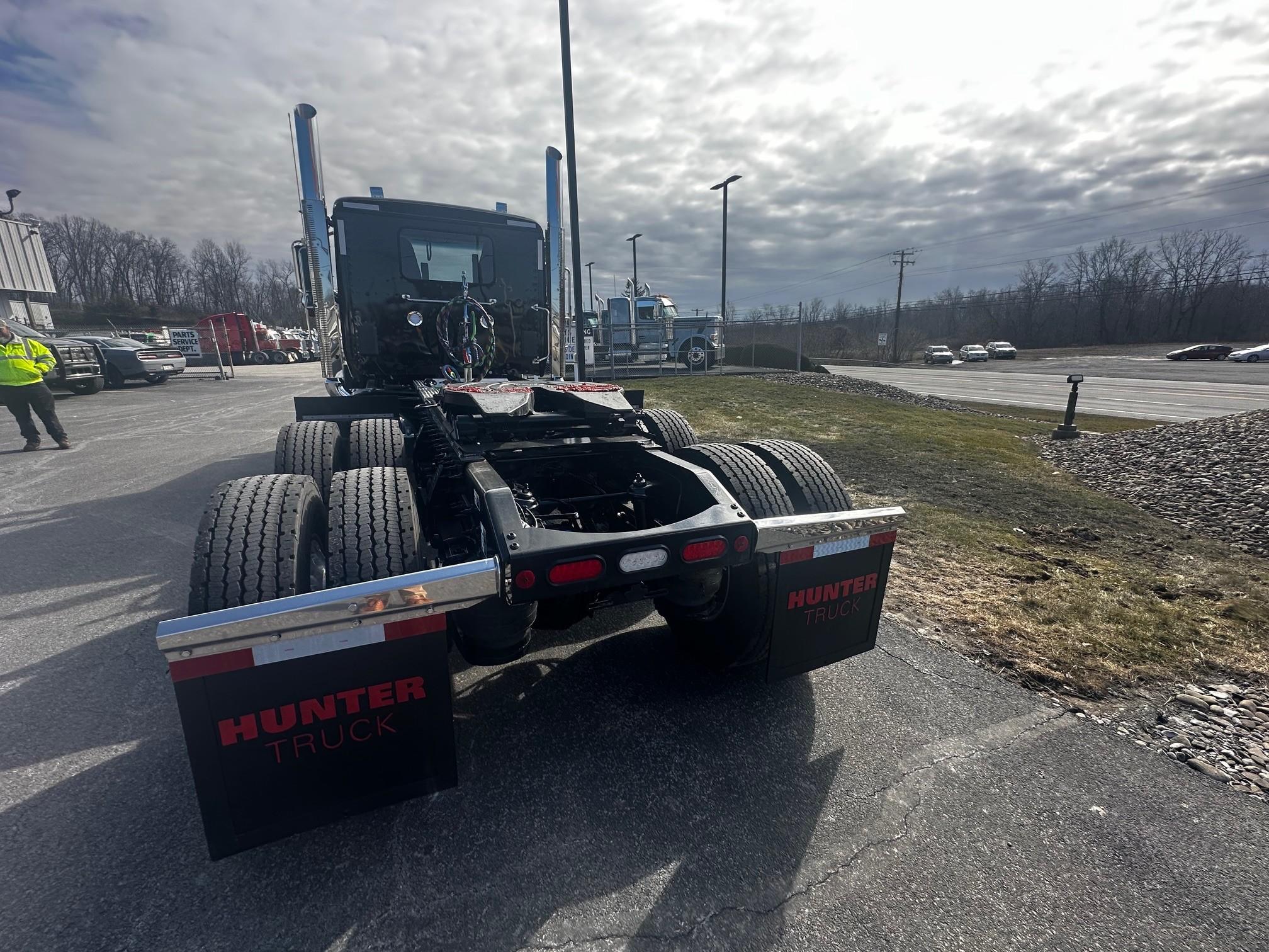 2027 Peterbilt 589 in BUTLER, PA — photo 11