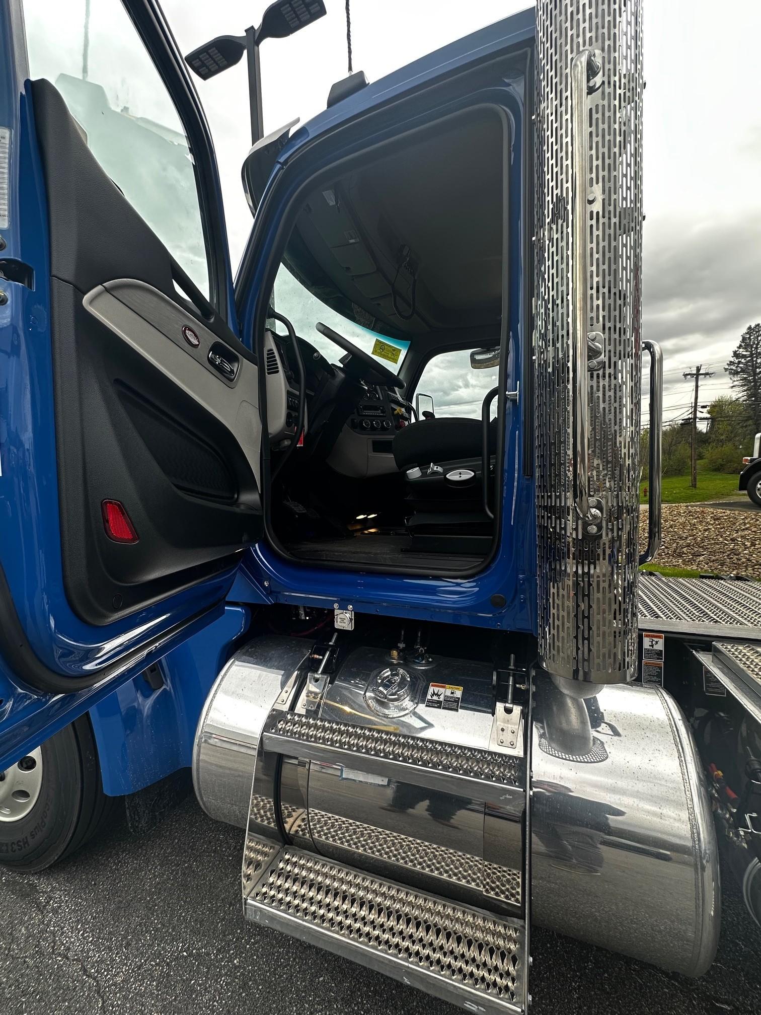 2027 Peterbilt 567 in BUTLER, PA — photo 5