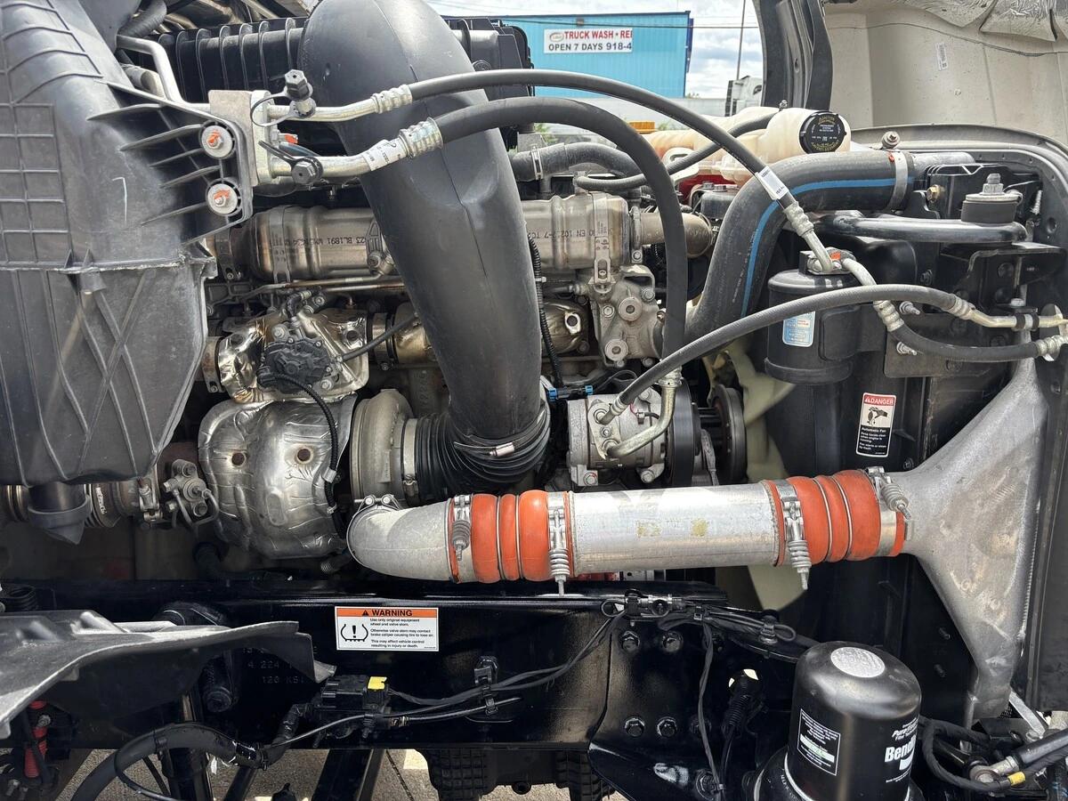 2025 Freightliner Cascadia — photo 28