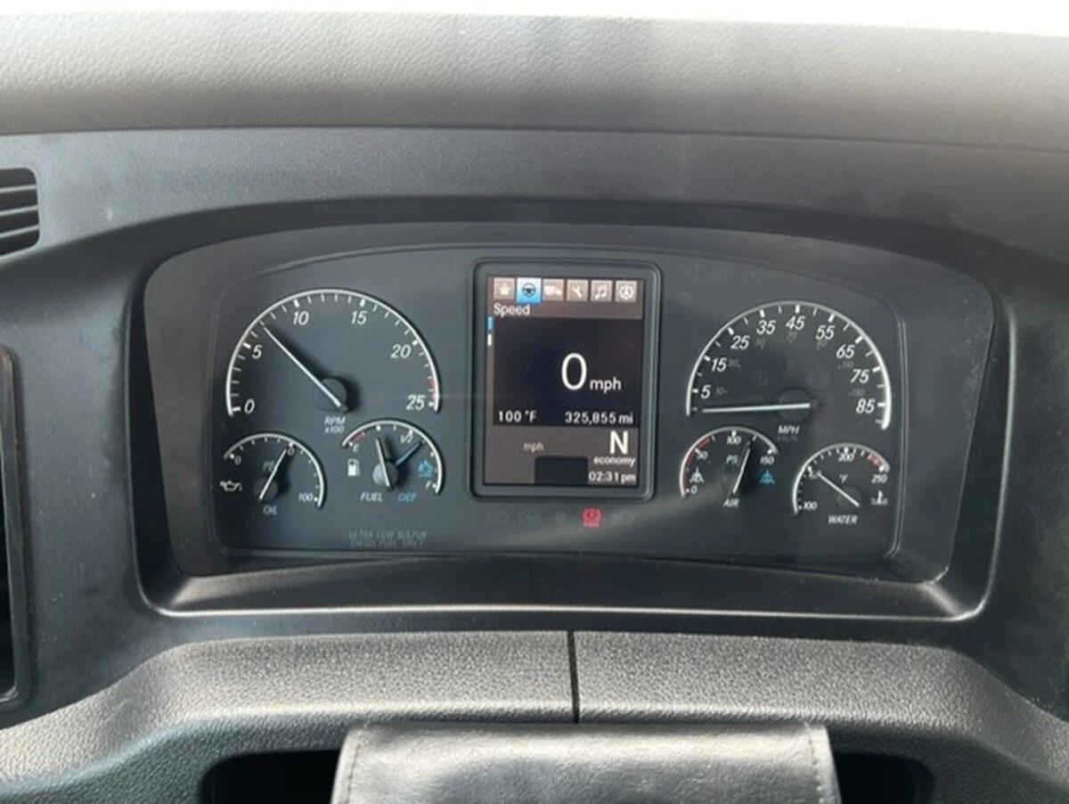 2025 Freightliner Cascadia — photo 22