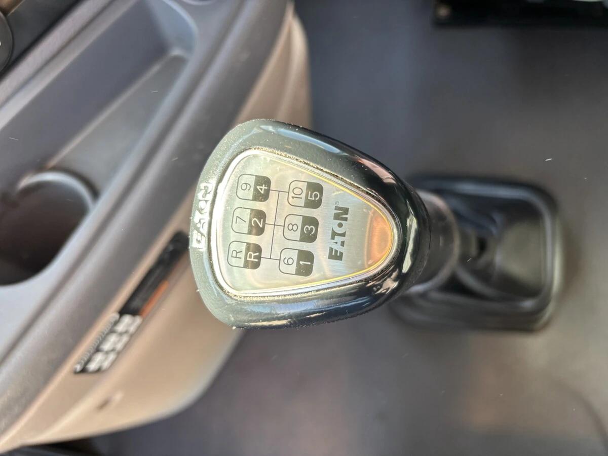 2018 Freightliner Cascadia — photo 21