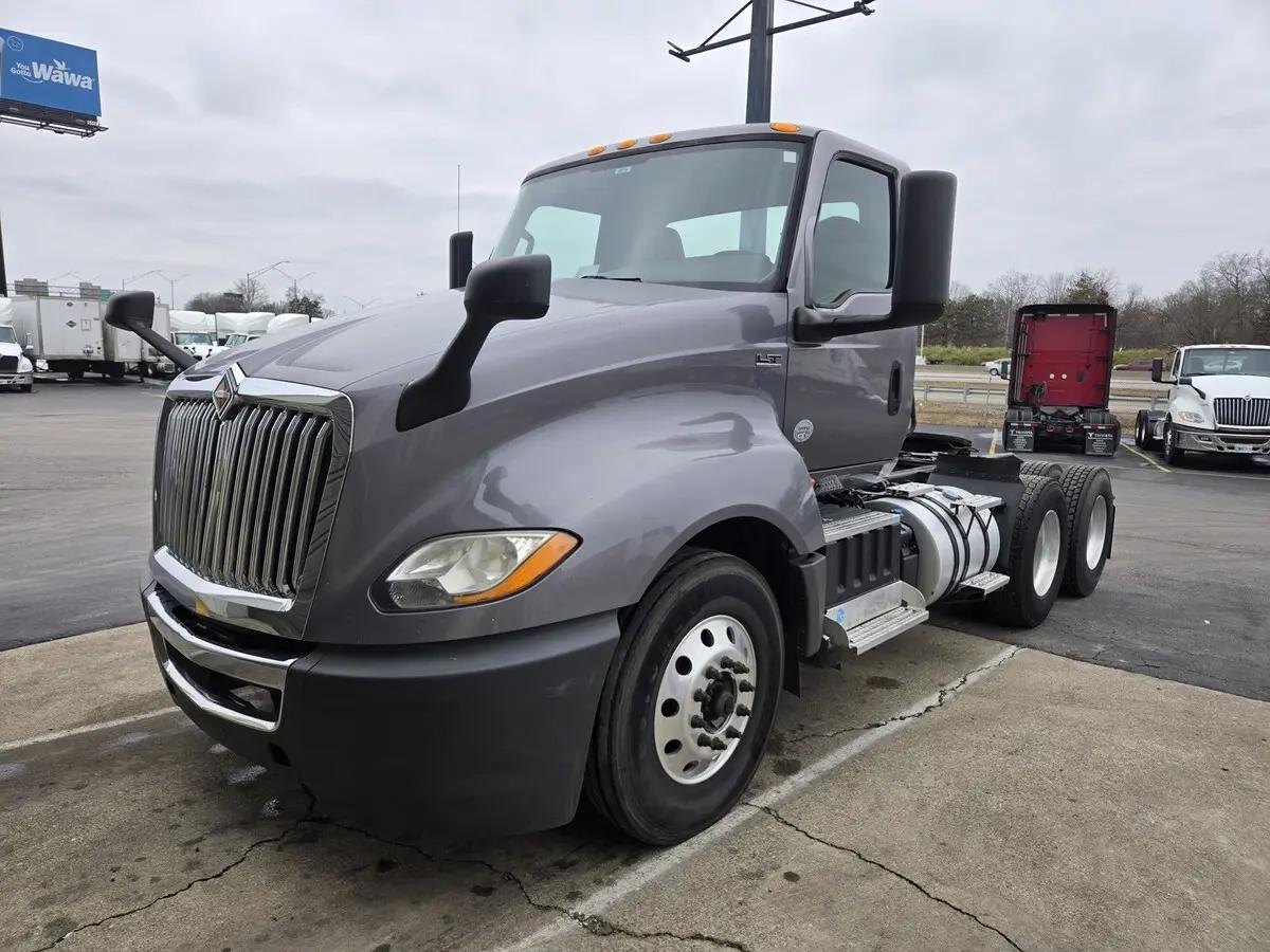 2019 International LT in Louisville, KY — photo 2