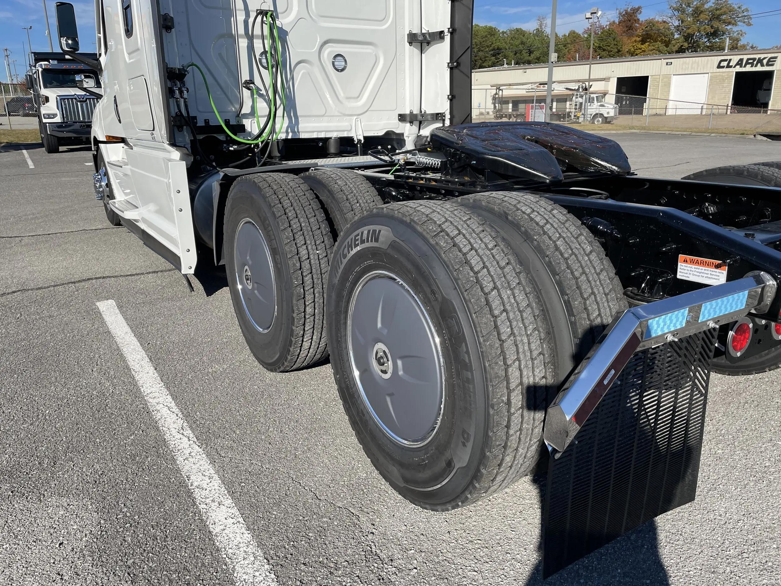 2026 Freightliner Cascadia in Chattanooga, TN — photo 12