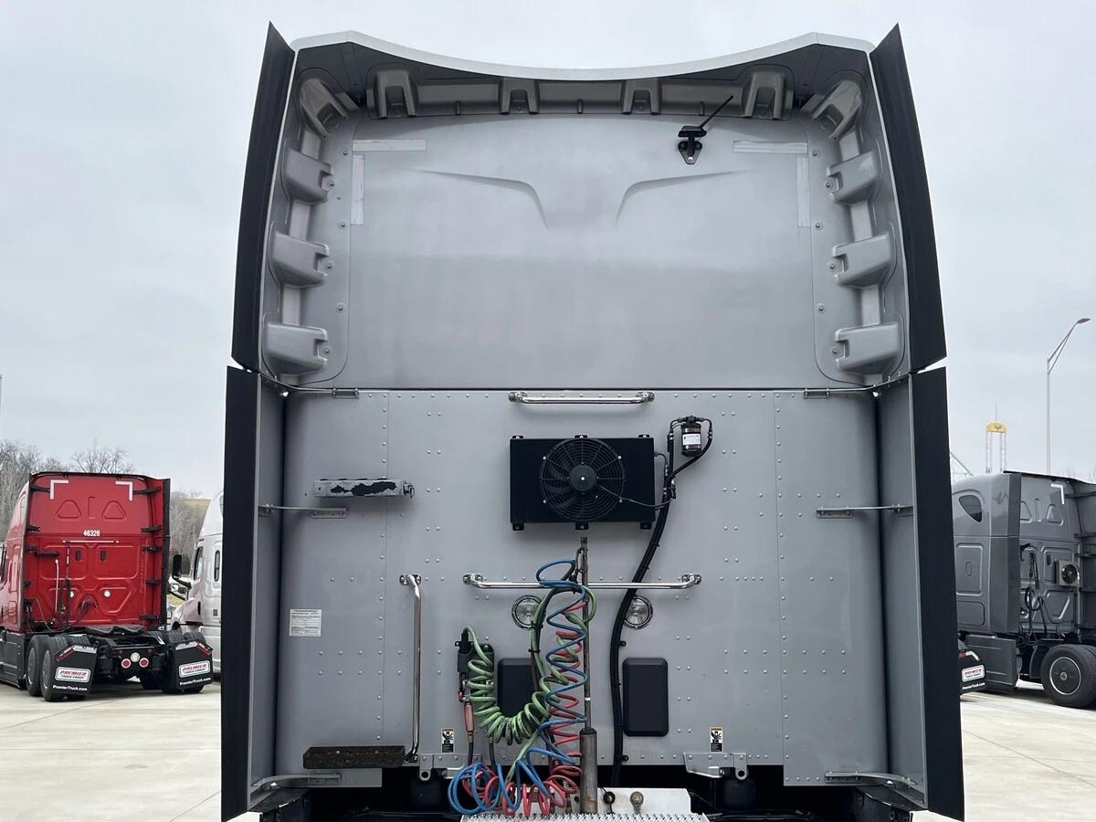 2023 Peterbilt 579 in Kansas City, MO — photo 6