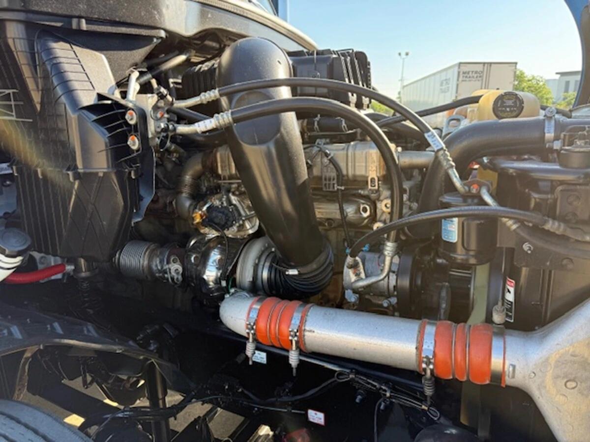 2022 Freightliner Cascadia — photo 17