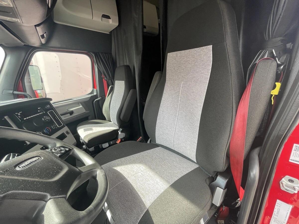 2022 Freightliner Cascadia — photo 20