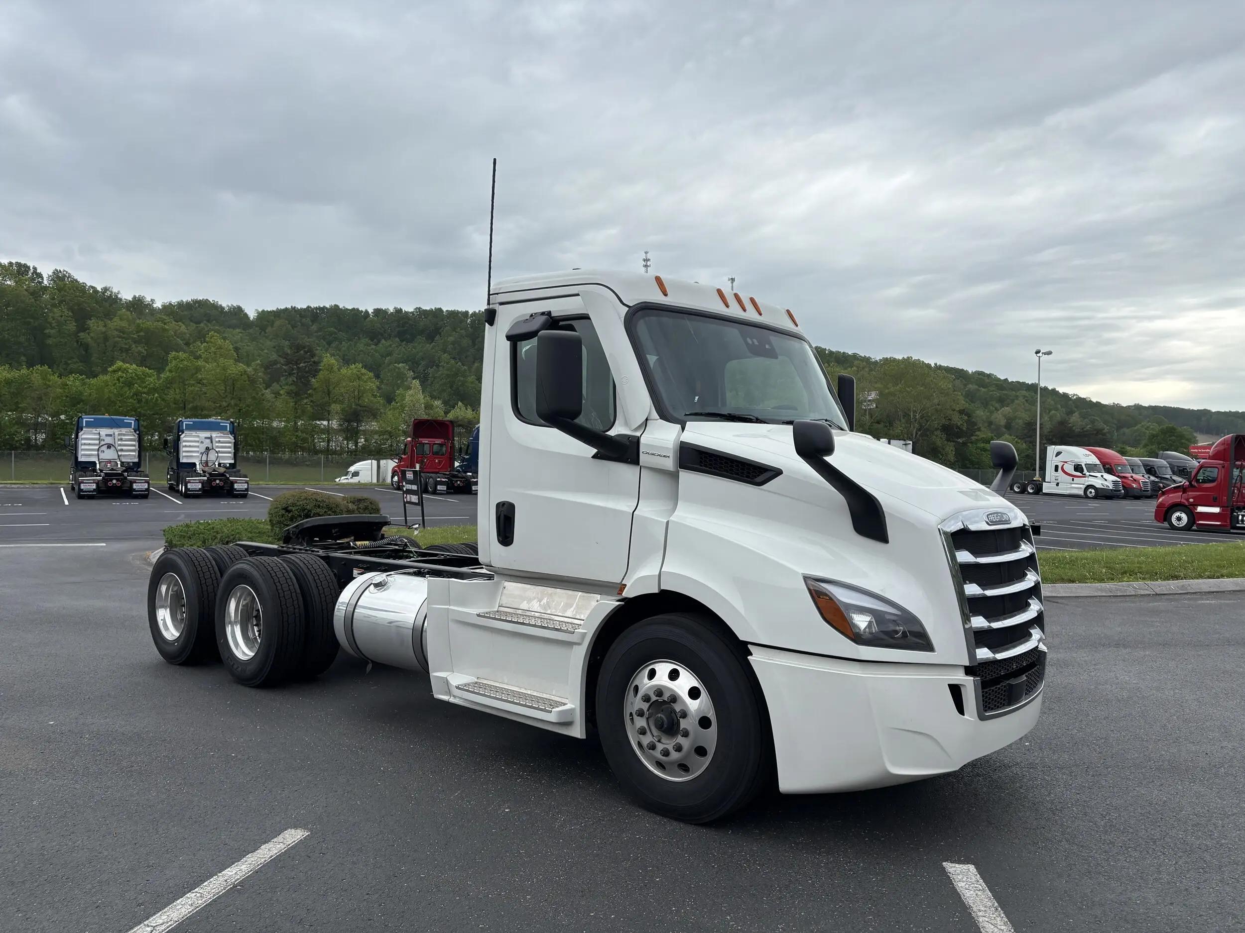 2026 Freightliner Cascadia in Knoxville, TN — photo 7