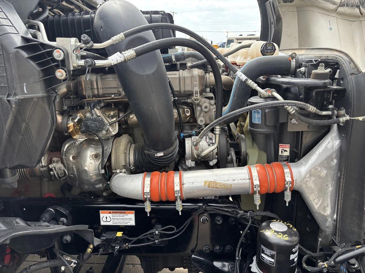 2025 Freightliner Cascadia — photo 28