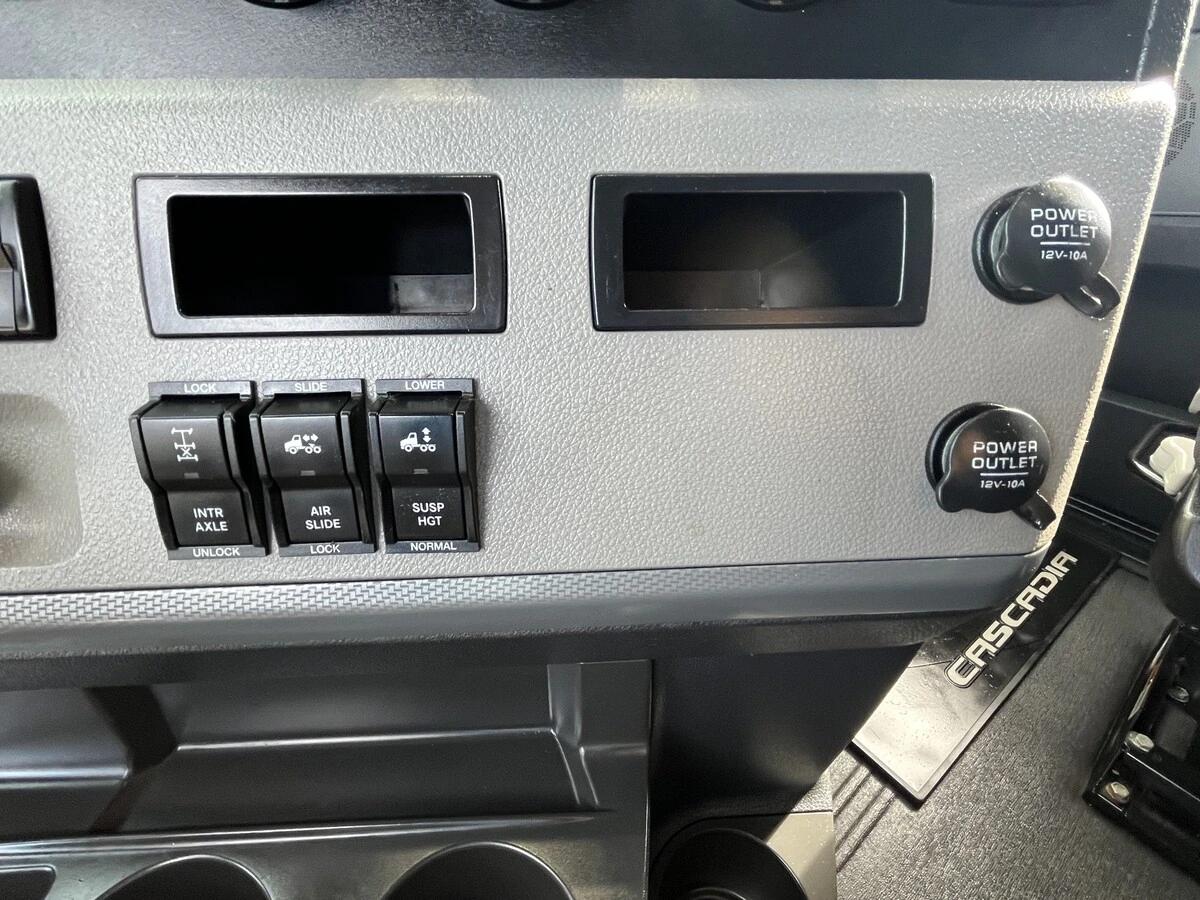 2019 Freightliner Cascadia — photo 29