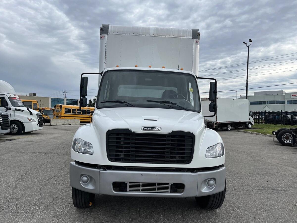 2022 Freightliner M2 106 — photo 2