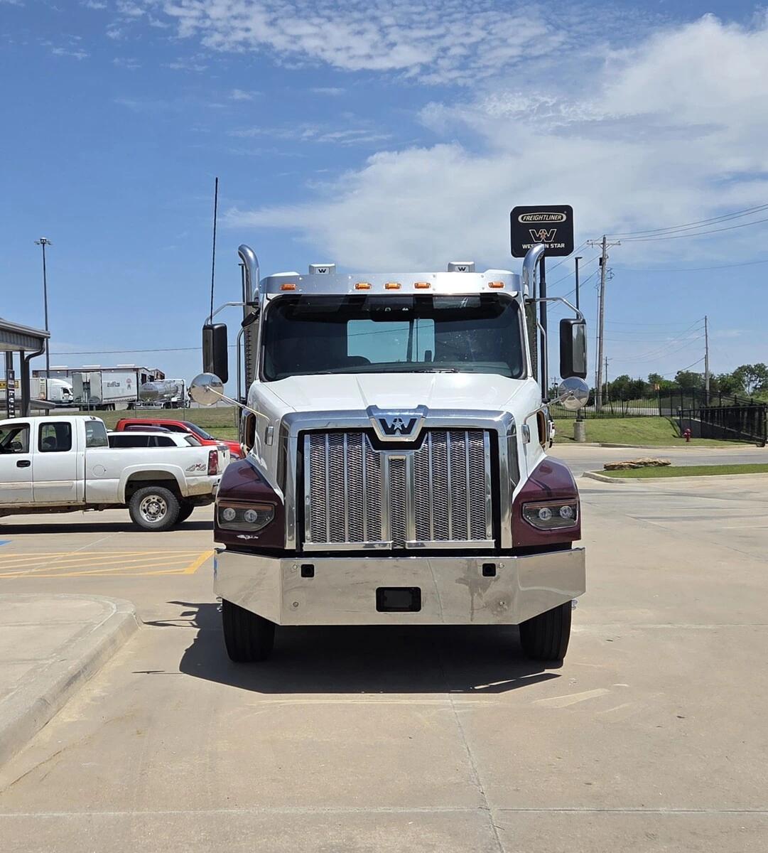 2022 Western Star 49X — photo 2