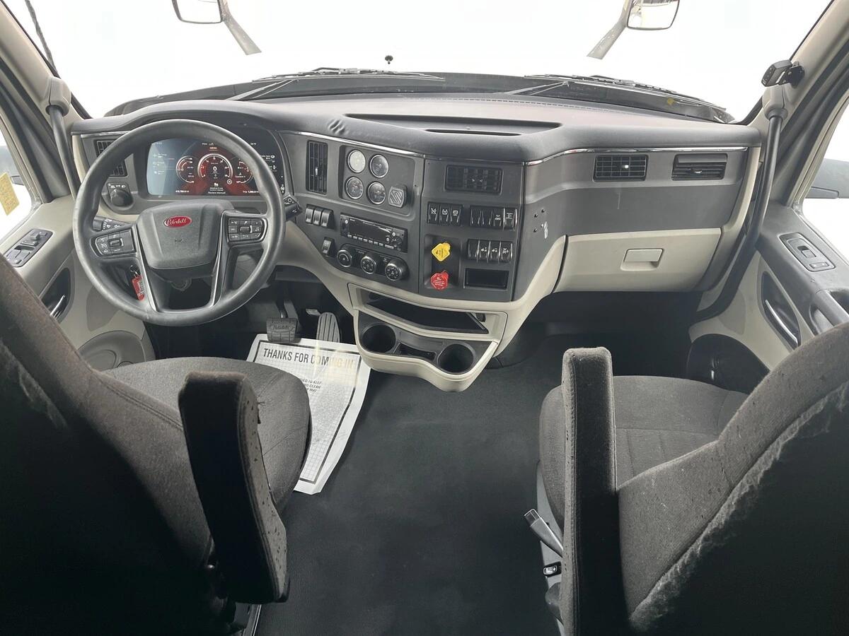 2023 Peterbilt 579 — photo 21