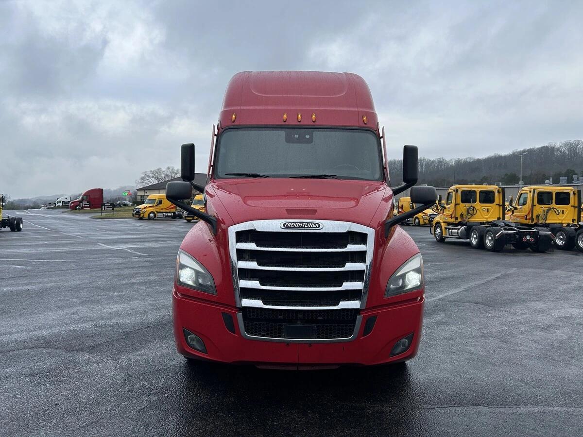 2022 Freightliner Cascadia in Knoxville, TN — photo 9