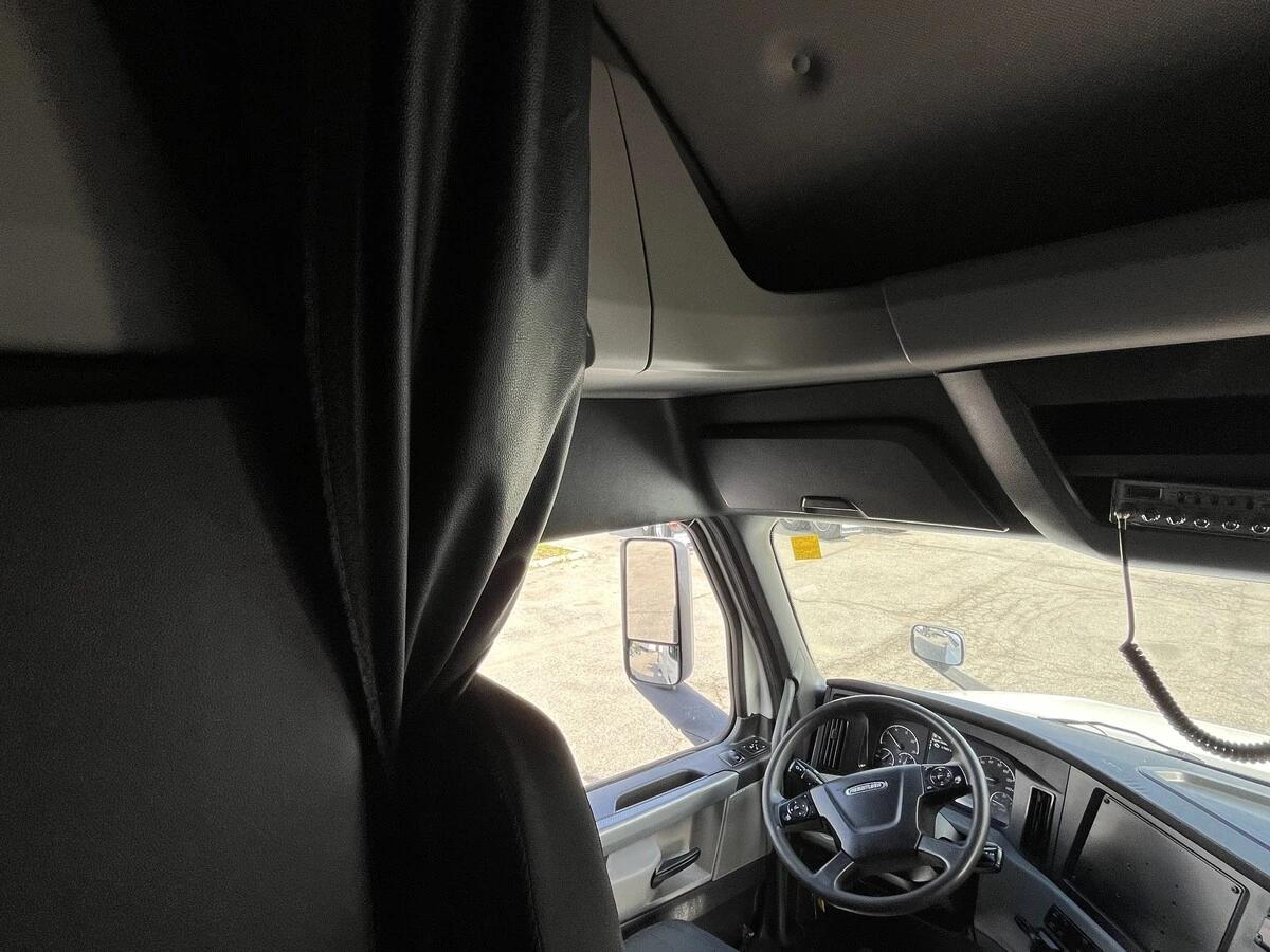 2019 Freightliner Cascadia — photo 41